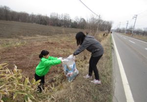 【北海道・中札内村】村職員による村内清掃活動